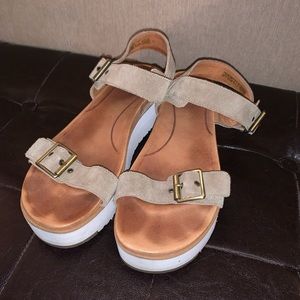 Women’s UGG platform sandals